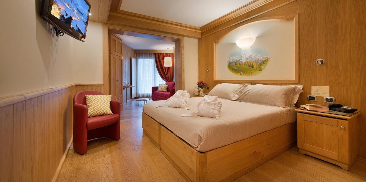 Hotel Baita Montana Livigno Bagian luar foto