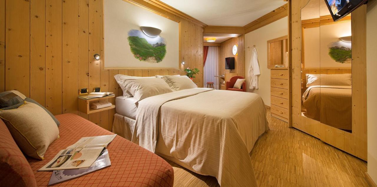 Hotel Baita Montana Livigno Bagian luar foto