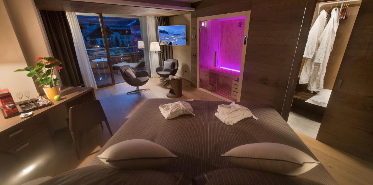 Hotel Baita Montana Livigno Bagian luar foto