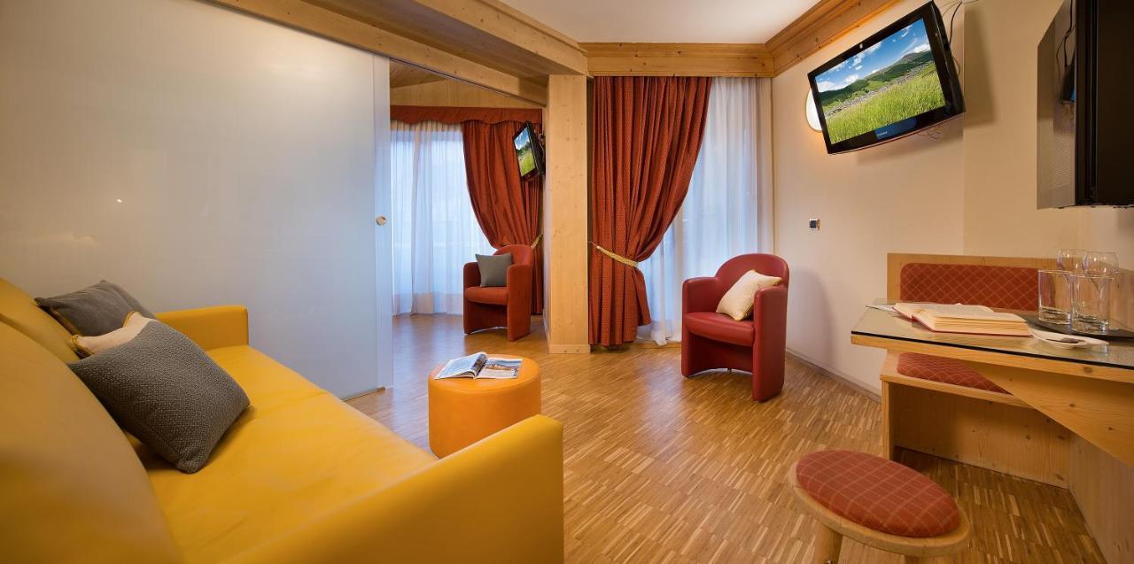 Hotel Baita Montana Livigno Bagian luar foto