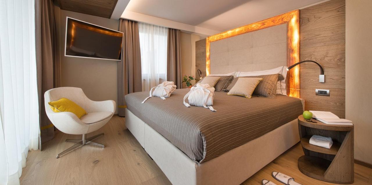 Hotel Baita Montana Livigno Bagian luar foto