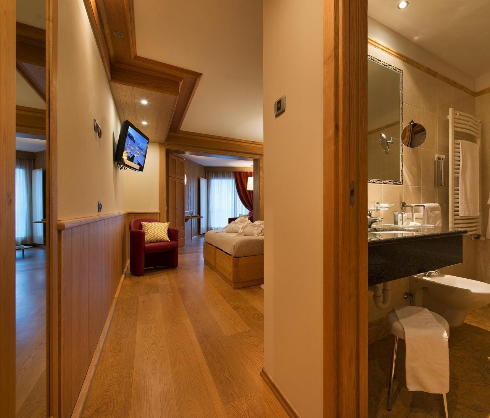 Hotel Baita Montana Livigno Bagian luar foto