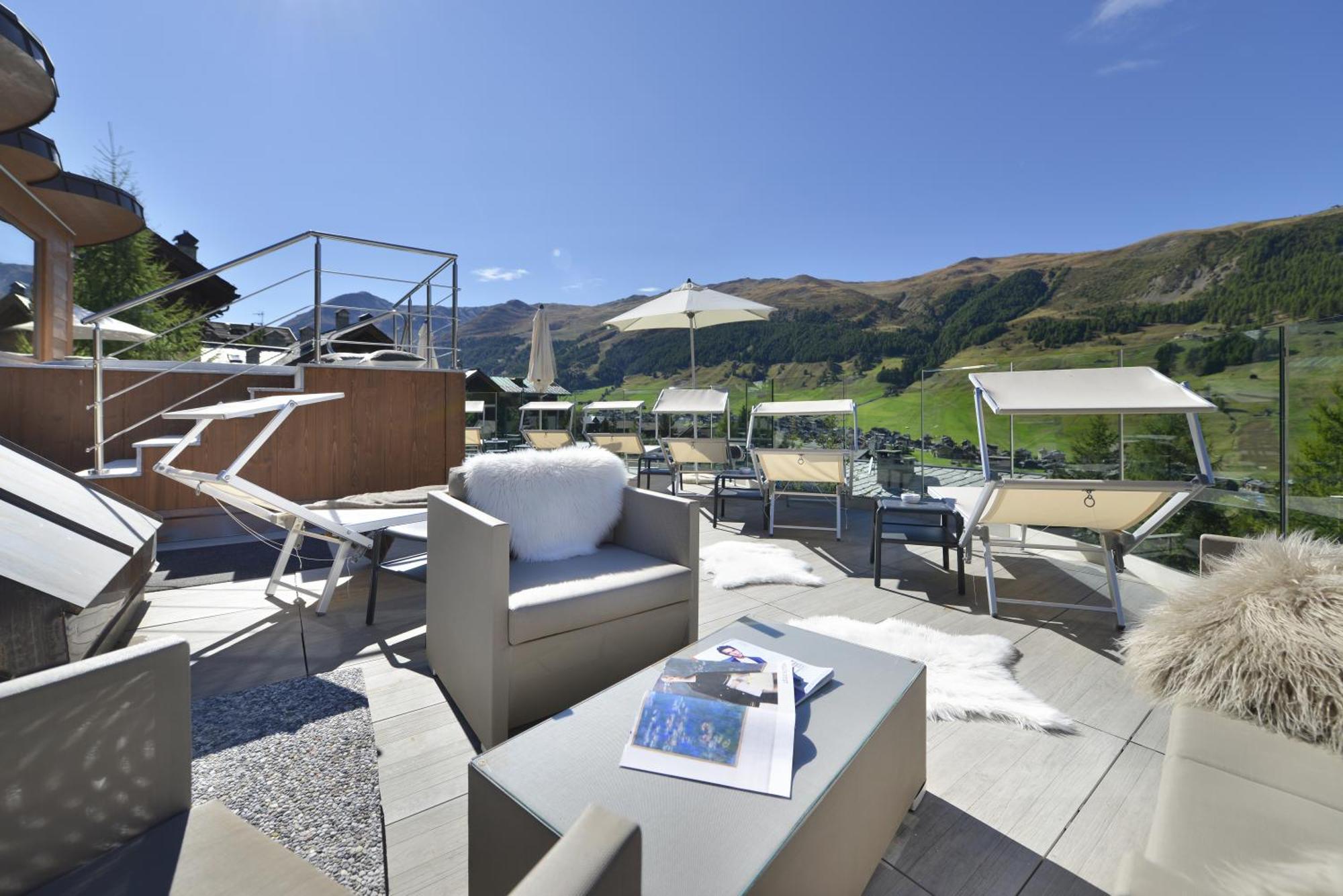 Hotel Baita Montana Livigno Bagian luar foto