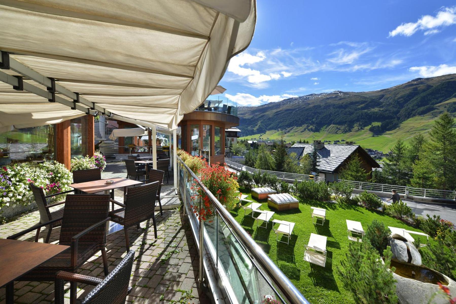 Hotel Baita Montana Livigno Bagian luar foto