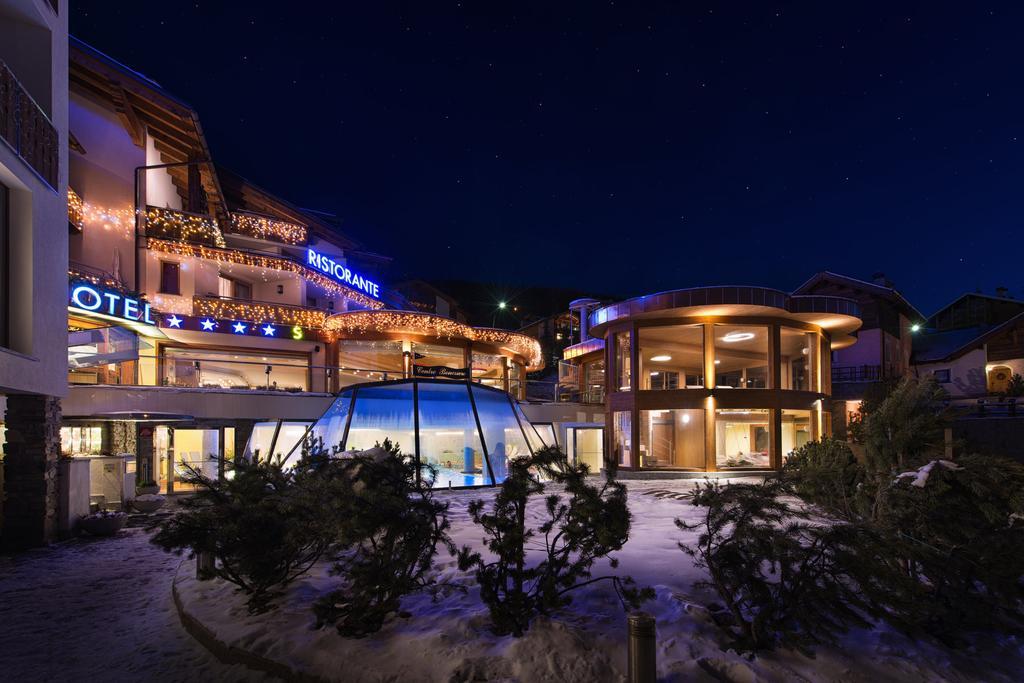 Hotel Baita Montana Livigno Bagian luar foto