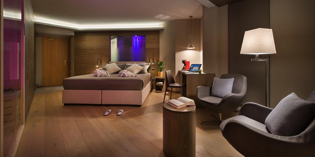 Hotel Baita Montana Livigno Bagian luar foto