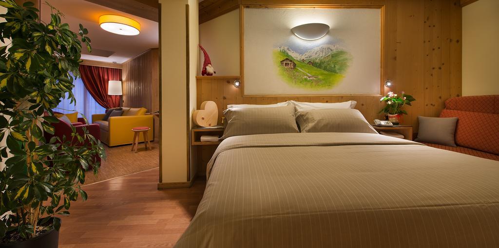 Hotel Baita Montana Livigno Bagian luar foto