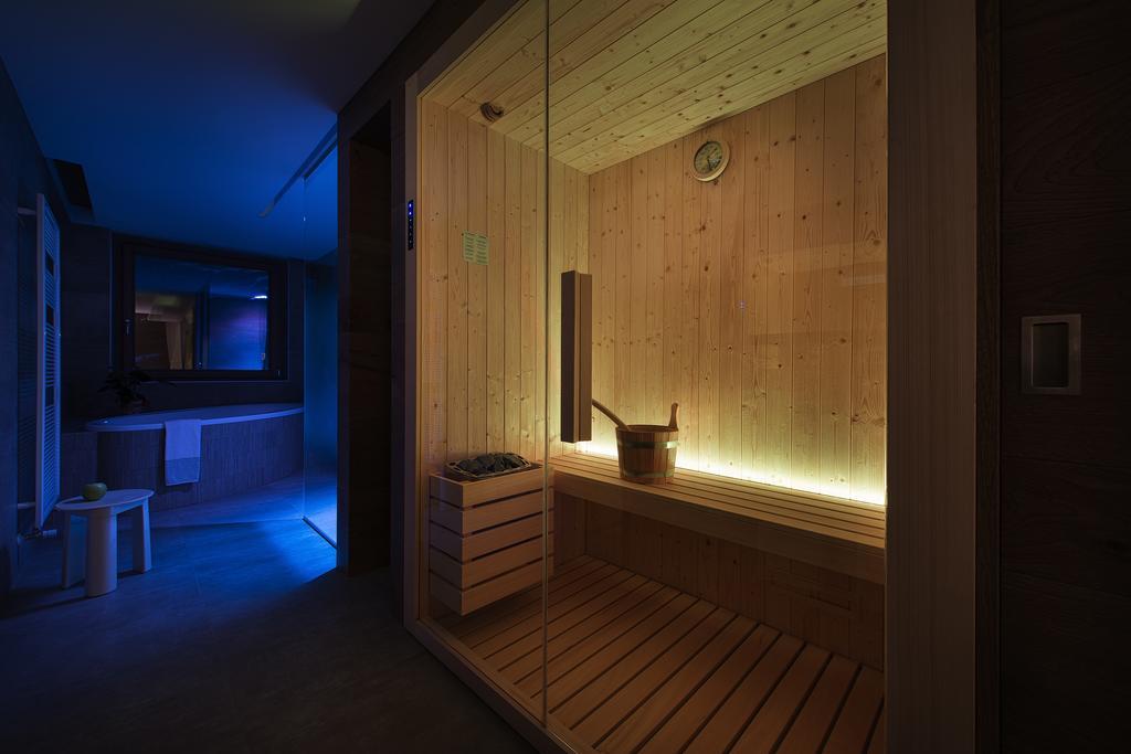 Hotel Baita Montana Livigno Bagian luar foto