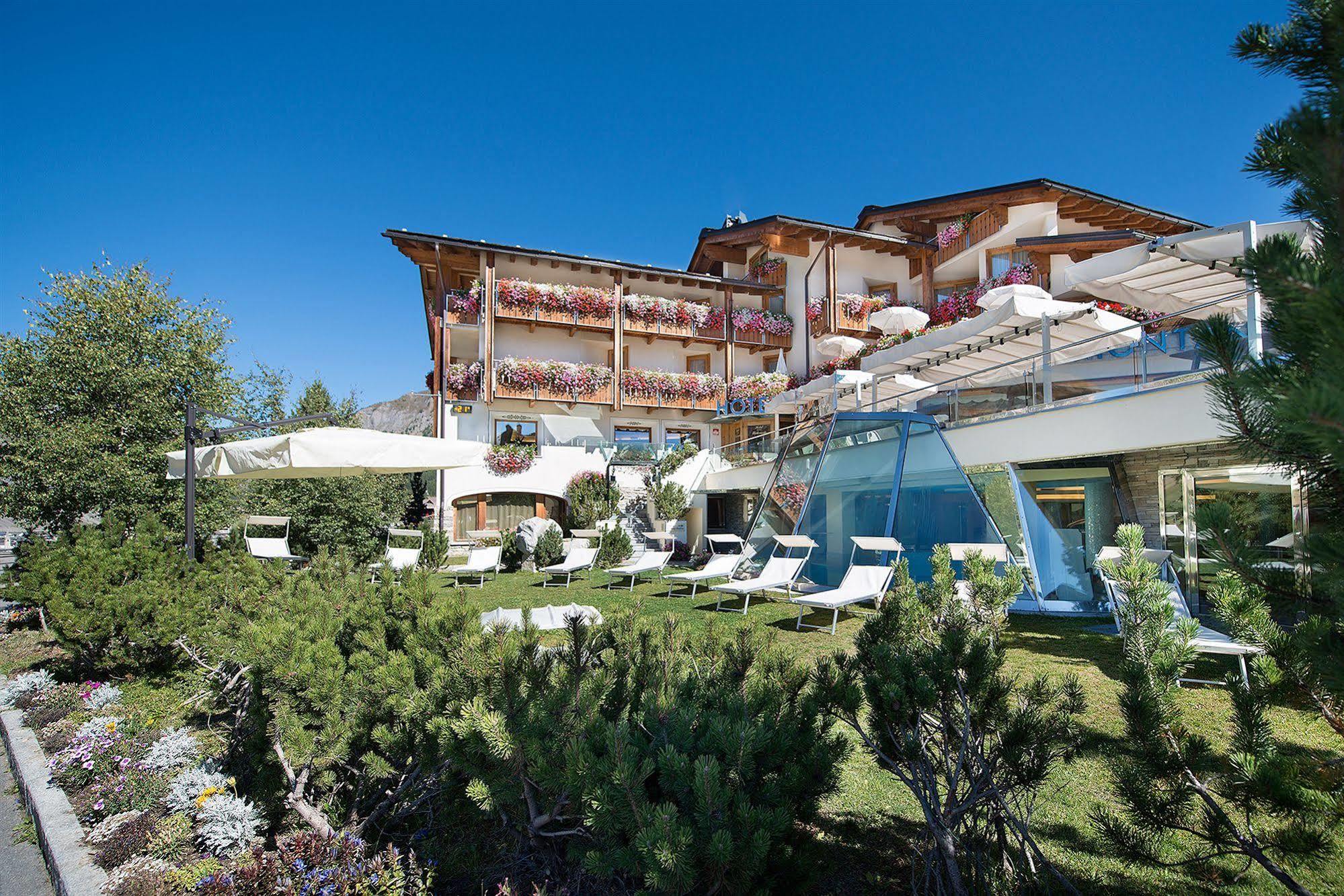 Hotel Baita Montana Livigno Bagian luar foto