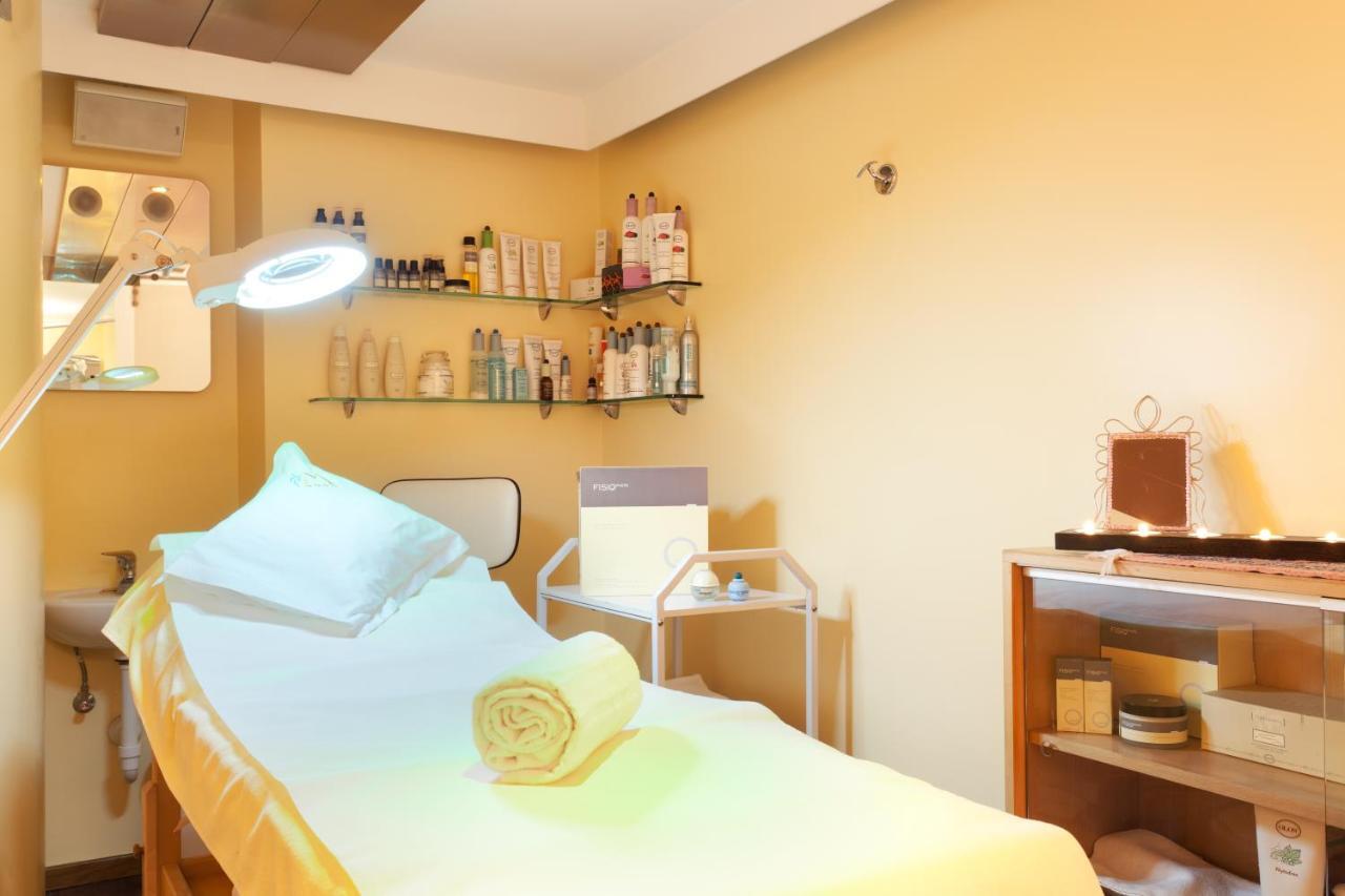 Hotel Baita Montana Livigno Bagian luar foto