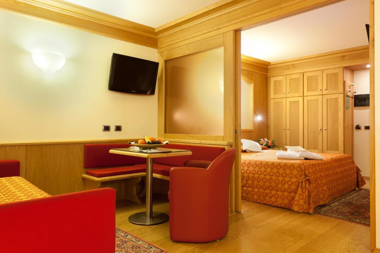 Hotel Baita Montana Livigno Bagian luar foto